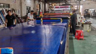 production et livraison de tôle creuse en polycarbonate