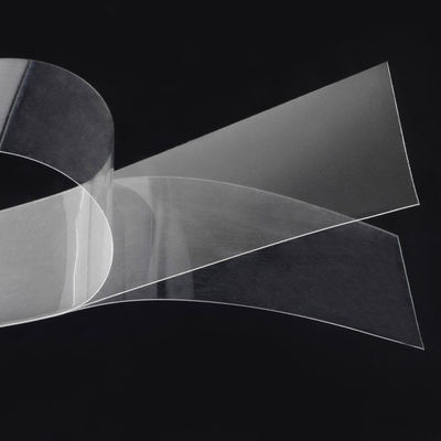 Un bon prix. Le film de polycarbonate de qualité d'impression est la solution ultime pour des applications polyvalentes en ligne