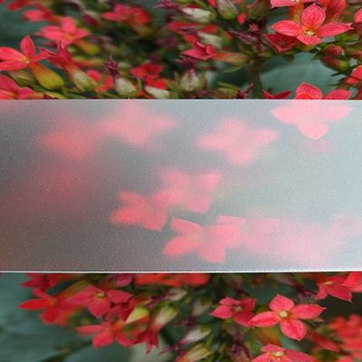 Un bon prix. Des feuilles en polycarbonate sur mesure, des feuilles en relief. en ligne