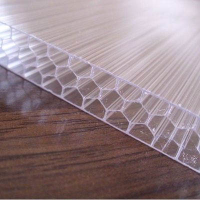 feuille creuse de polycarbonate de nid de miel de 8 à 12 mm pour une isolation thermique et une protection UV supérieures