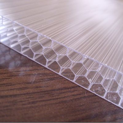 3mm-20mm Design moderne PC multicouches feuille de nid d'abeille pour l'architecture et la construction contre les fortes pluies