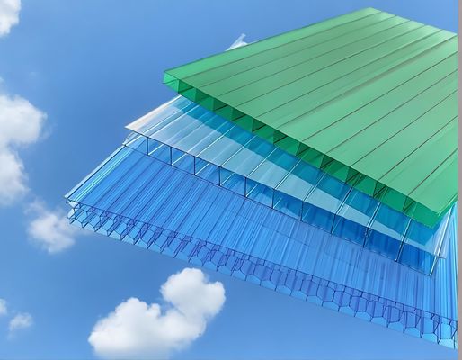 Panneau de polycarbonate anti-UV recouvert de PE pour la construction intérieure