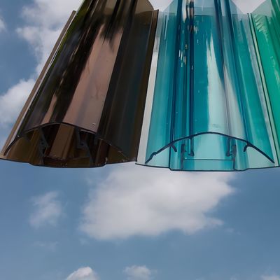 Profiles en plastique polycarbonate personnalisables connecteur supérieur et inférieur pour la construction