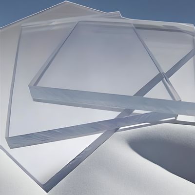 Les carreaux en polycarbonate sont les meilleurs matériaux de toiture pour la lumière naturelle et l'efficacité énergétique