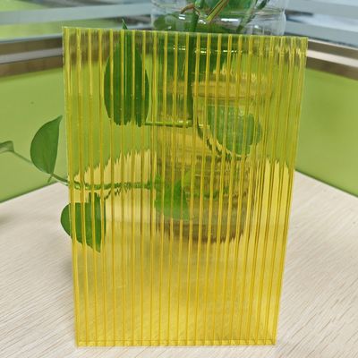 Un bon prix. Résistant aux intempéries résistant aux chocs jaune 4 mm PC feuille creuse matériau haute performance pour la construction industrielle en ligne