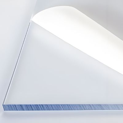 Un bon prix. 8 mm de feuille de polycarbonate transparente résistant aux chocs Parfait pour les barrières de protection et les vitrages de sécurité en ligne