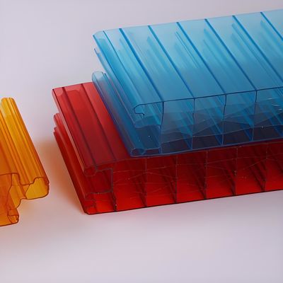 40 mm feuille de polycarbonate rouge durable résistant aux chocs et esthétique avec une texture de type bouchon et une protection UV
