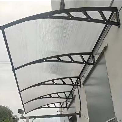 Améliorez la conception de votre bâtiment avec des auvents de fenêtre en feuille creuse en polycarbonate personnalisable