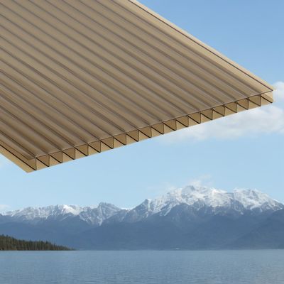 6 mm 4 * 8 pieds de polycarbonate en feuille creuse multi-mur pour une isolation thermique optimale et une transmission lumineuse