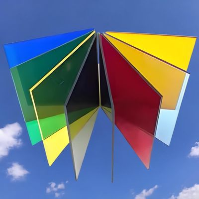 Un bon prix. Plaque solide de polycarbonate de couleur hautement polyvalente pour les besoins de construction de bâtiments en ligne