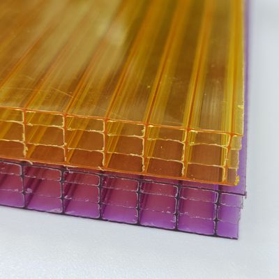 Protection contre les UV Efficacité énergétique Coloriage à quatre couches en polycarbonate en feuille creuse pour puits de lumière et serres