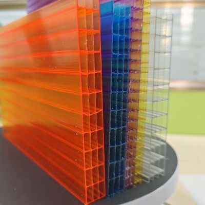 Un bon prix. 16 mm de feuille creuse de polycarbonate orange résistant à la température de -40 ° C à 120 ° C en ligne