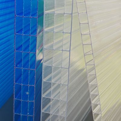 Conception multicouche de feuille de polycarbonate à quatre couches de 16 mm haute performance pour l'isolation thermique et la résistance aux chocs