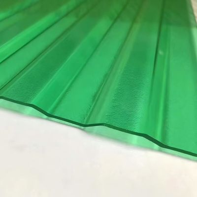 L'utilisation de la couche de polycarbonate vert résistant aux rayons UV pour les toits de toiture