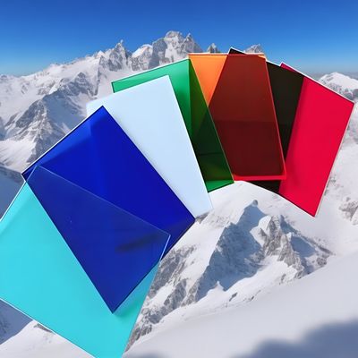 OEM Rouge Bleu Vert Brun Opal Orange Jaune 1,22m*2,44m Polycarbonate feuille solide avec une résistance aux chocs 200 fois plus forte que le verre