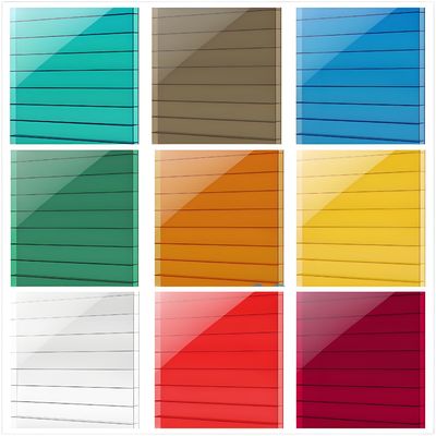 Plaque de polycarbonate de couleur verte, transparente, bronze et plastique personnalisable, de 2,1 m*6 m, avec une excellente transparence et une résistance aux UV