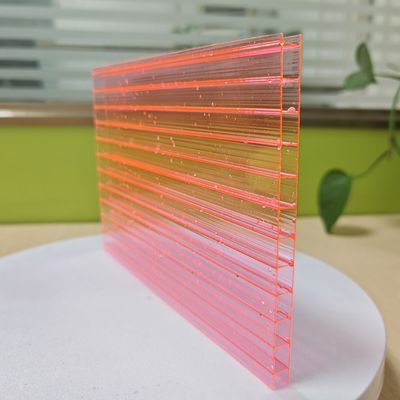 Un bon prix. Polycarbonate rose feuille creuse légère facile à manipuler et à installer pour la décoration et la fonction en ligne