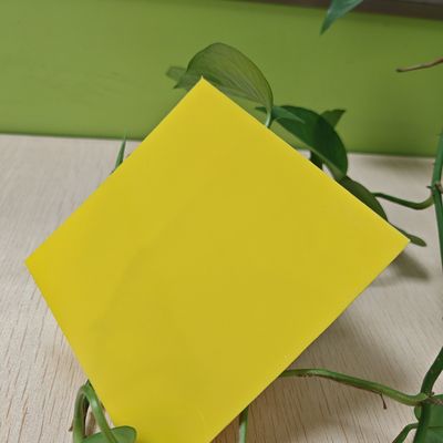 Plaque pleine en polycarbonate jaune translucide protégée contre les UV pour une boîte à lumière avec une couleur durable et une résistance aux intempéries