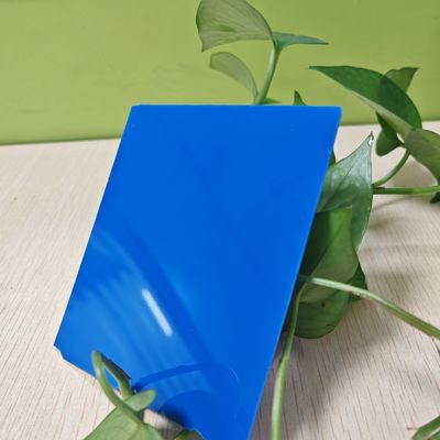 Plaque solide de polycarbonate bleu opaque pour une manipulation et une installation faciles avec un design léger