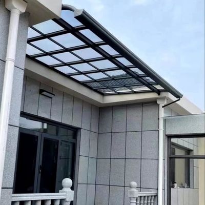 Résistant aux intempéries au polycarbonate pour une protection solaire moderne contre la pluie