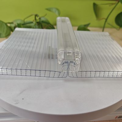 Plaque de polycarbonate à verrouillage en U à quatre couches pour toiture isolante thermique