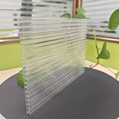 Un bon prix. Plaque de toiture creuse en polycarbonate transparent protégée contre les UV 2,44 m 6 m en ligne