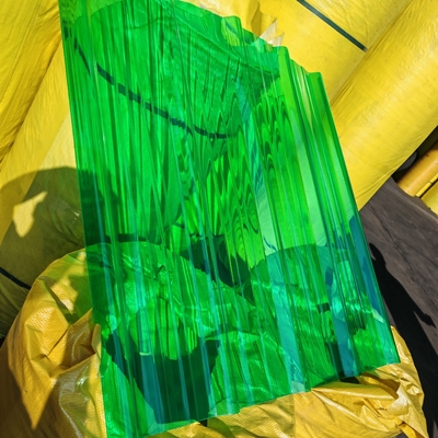 Durable plastique vert polycarbonate ondulé feuille avec résistance aux intempéries pour vous couverture et la canopée