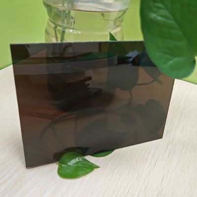 Protéger contre les UV en feuille solide de polycarbonate pour une résistance maximale aux chocs et aux intempéries