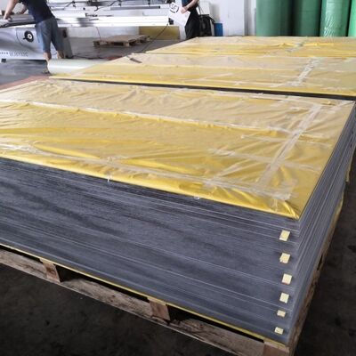 Usine de feuilles de polycarbonate plastique produites avec une technologie d'extrusion automatisée offrant une constance et une fiabilité de performance