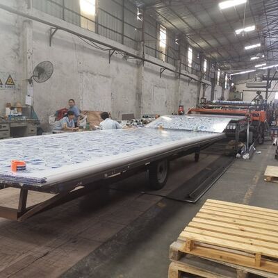 Un bon prix. Fabricant chinois de feuilles de polycarbonate de plastique produites avec une technologie d'extrusion automatisée offrant une fiabilité et une performance constantes en ligne