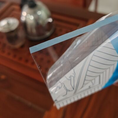 Un bon prix. Feuille de polycarbonate facile à couper, résistante aux intempéries, résistante aux chocs, transparente, légère, idéale pour l'industrie et le commerce. en ligne